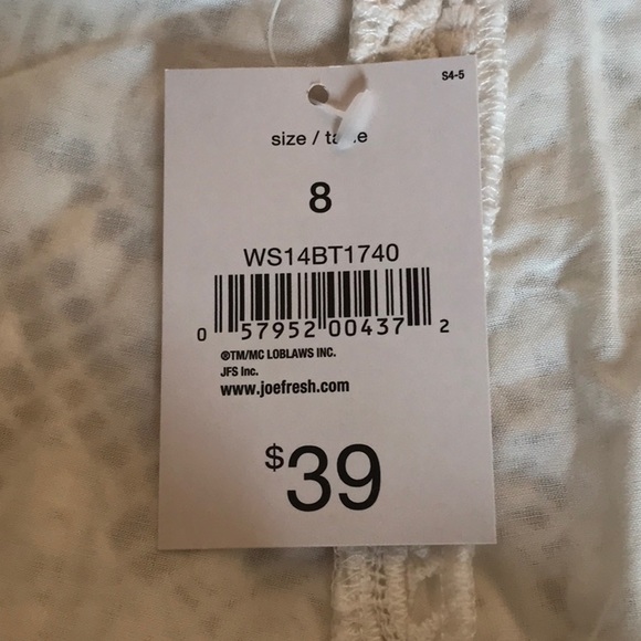 Ladies cream coloured lace shorts. Size 8. - Picture 4 of 4